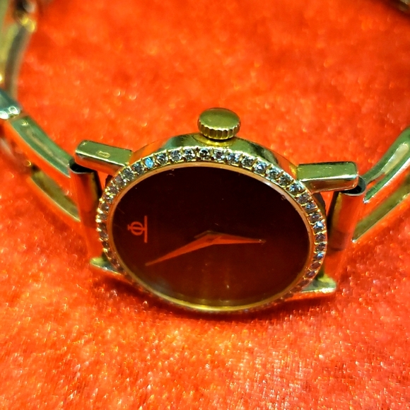 Baume and Merceir Geneve vintage watch..18k gold..... has 80pcs tiny diamonds... - Picture 2 of 16